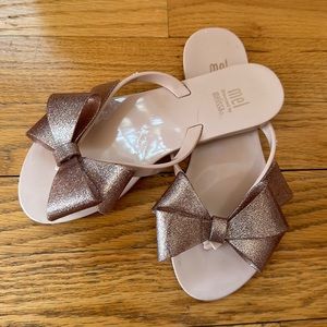 Glittery bow flip flops